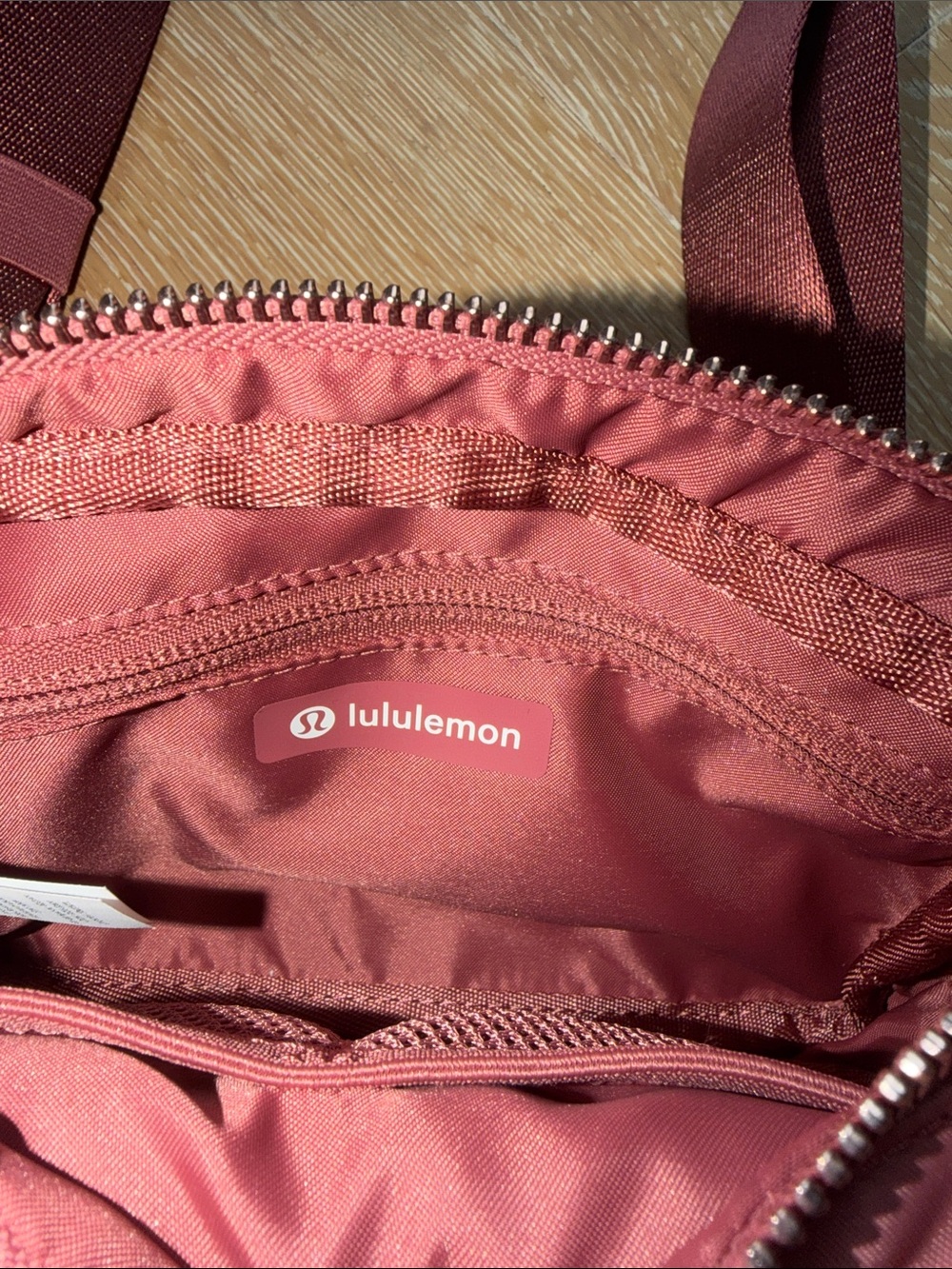 lululemon athletica rose pink crossbody bag with adjustable strap - Picture 6 of 6